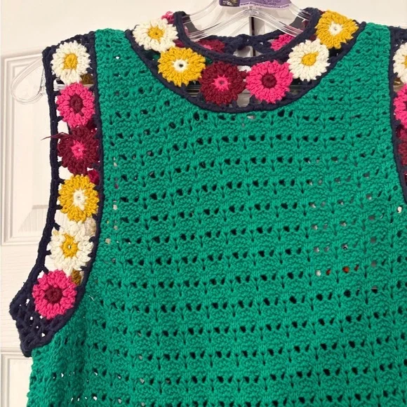 Crochet knit dress with flowers - Picture 2 of 3